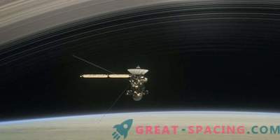 Cassini pirmasis istorinis tarp Saturno žiedų