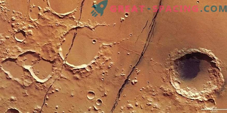 Šviežios marso tektonikos: gilios raudonosios planetos gedimai