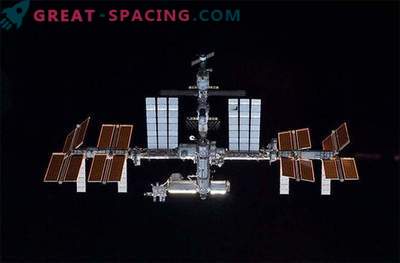 Kosmoso nuolaužos nutraukė darbą su ISS