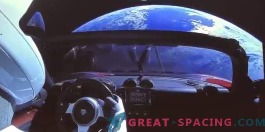 Nuostabus vaizdo įrašas iš Tesla automobilio prasidėjo į kosmosą