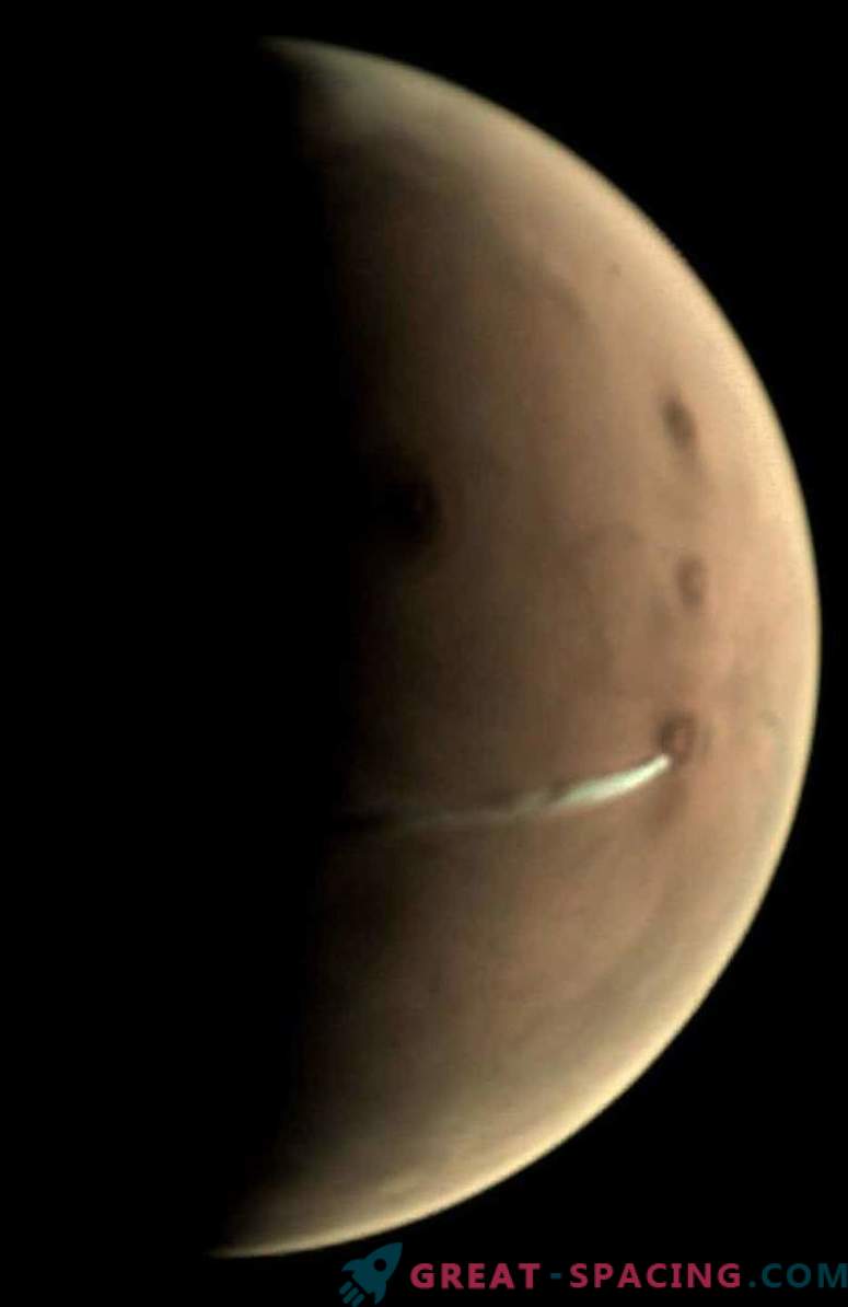 Nepaprastas debesis pakabinamas virš Marso