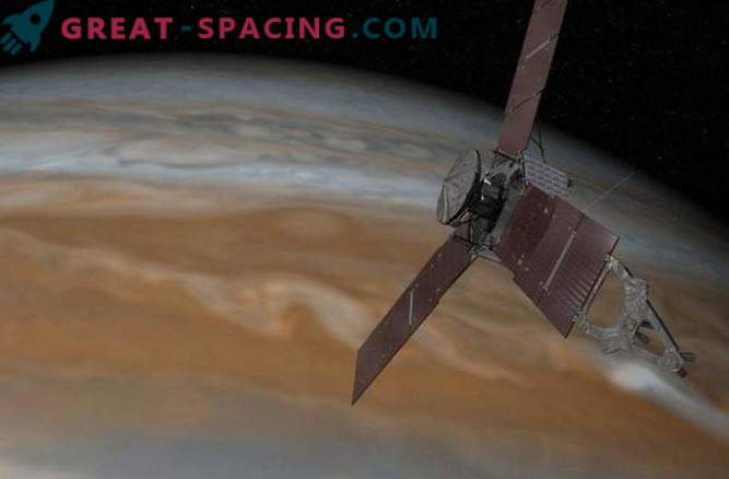 Juno variklio Jupiterio orbitoje problemos