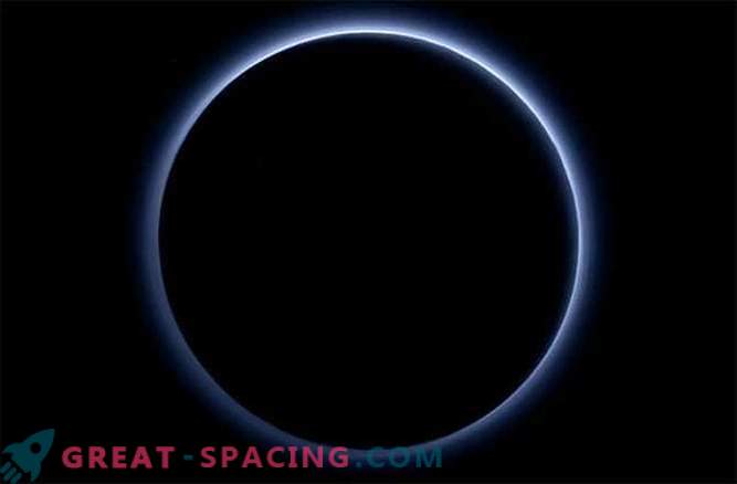 Plutonas - tai pasaulis, turintis mėlyną dangų ir raudoną ledą