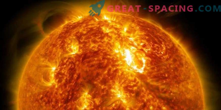 Saules kodols ir rotācijas ātrumā priekšā virsmai