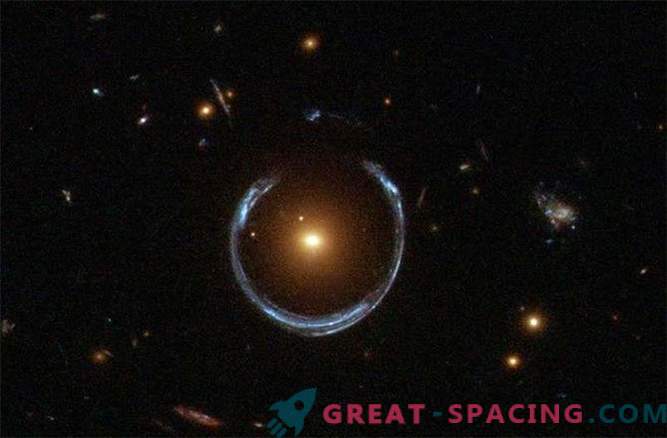 Les exemples les plus impressionnants de lentilles à gravité: Photo