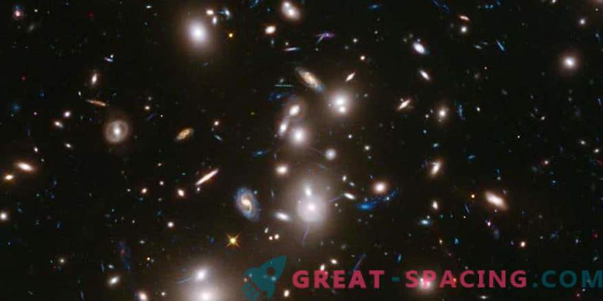 Susijungimų galaktikų matmenys įtakoja juodųjų skylių įtraukimą