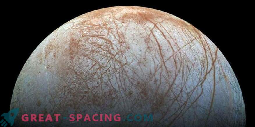 Jupiterio palydovas nustebina mokslininkus keistu šaltu tašku