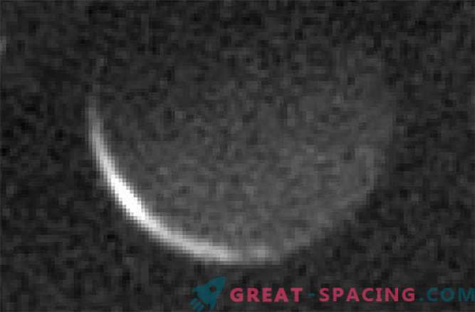 Naktis, mažėjanti Charonui, didžiausiam Plutono palydovui
