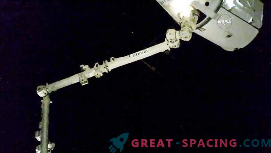 Drakonas sėkmingai prijungtas prie ISS