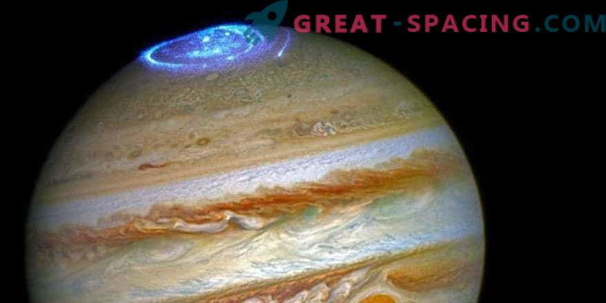 Paslaptinga Jupiterio aurora