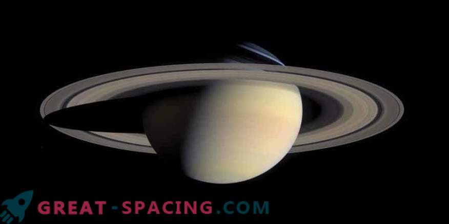 Saturnas galėjo dalyvauti formuojant didelius Jupiterio mėnulius