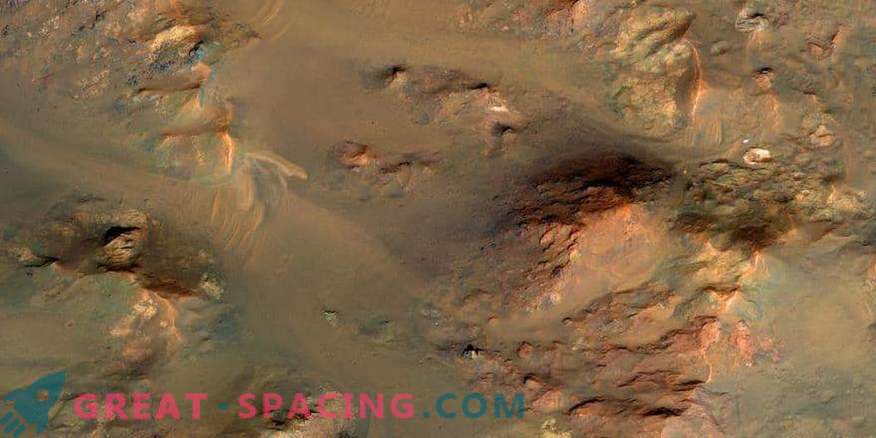 Vanduo gali tekėti ant senovės vėsioje Marso
