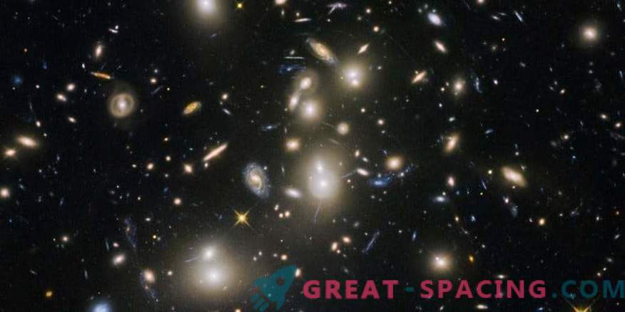 Rasta senųjų galaktikų, kurios suteikė visatai pirmąją šviesą
