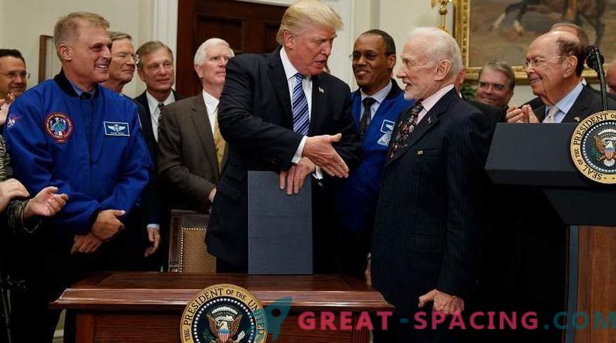 Pirmoji Mėnulio Komunija: kaip buvo „Buzz Aldrin“ ritualas