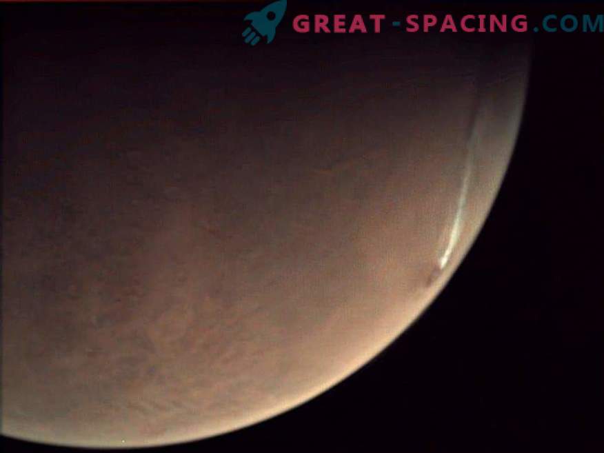 Vulkaninė veikla Marse? Paslaptingas debesis tęsiasi virš Marso ugnikalnio