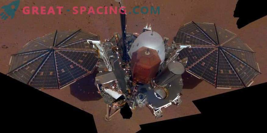 Pirmasis „InSight“ Marso tūpimo platformos savęs