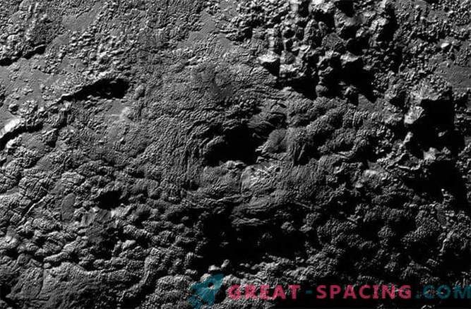 Keisti kalnai Plutone gali būti ledo ugnikalniai