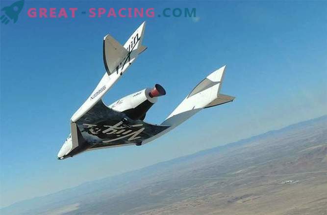 „SpaceShipTwo“ sudužo bandymo skrydžio metu