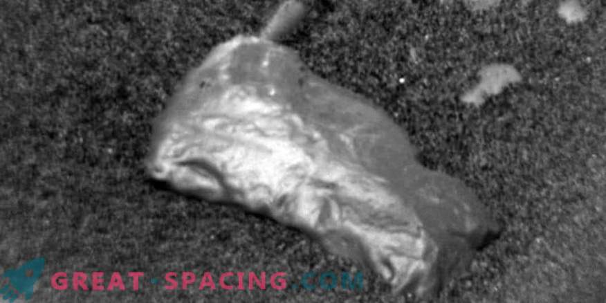 Smalsumo roveris rado nežinomą blizgantį objektą Marse