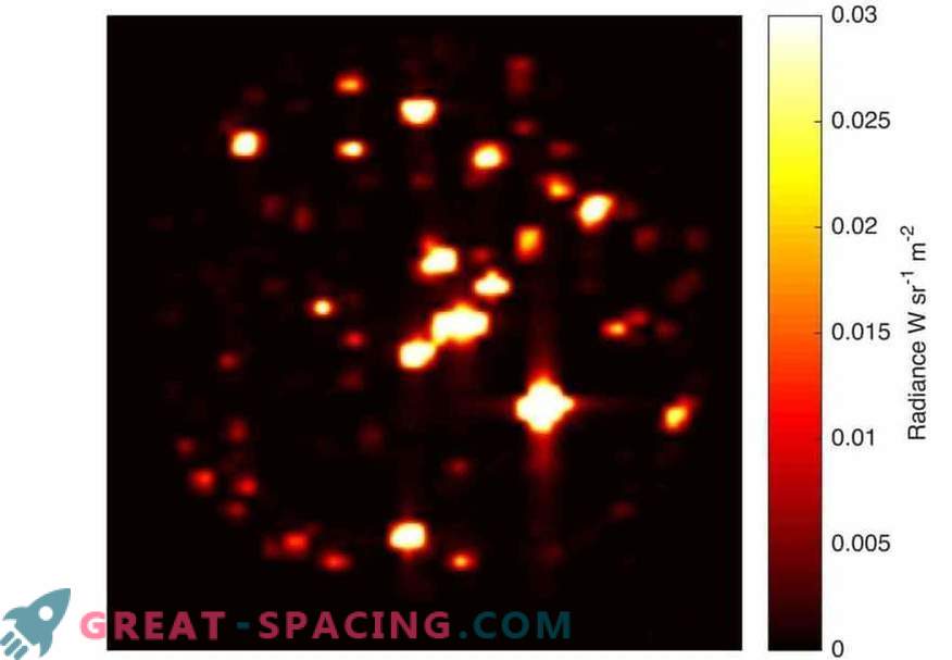 Misija Juno fotografavo vulkaninius išmetimus Io palydovuose