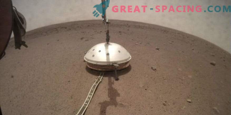 InSight seismometras rado patogią prieglobstį Marse