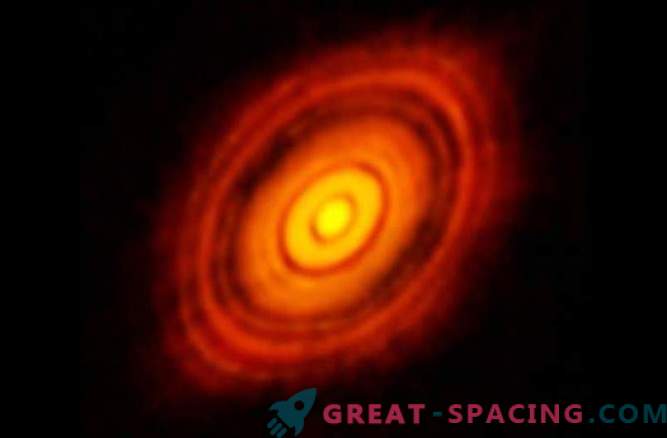 Eksoplanetai, aptikti jaunos žvaigždės protoplanetiniame diske
