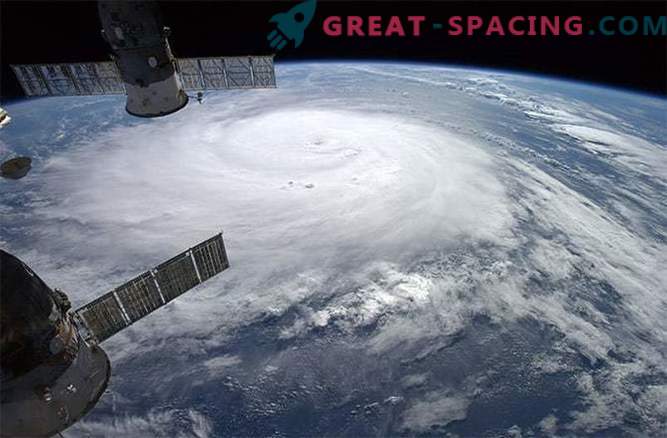 Uraganas vėlavo paleisti ISS krovininį laivą