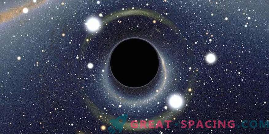 Astronomai prijungė pirmą juodosios skylės šūvį