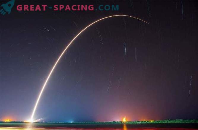 SpaceX raketas Falcon atliko antrą sėkmingą nusileidimą.