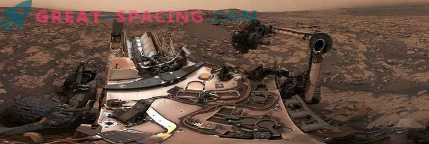 Epas savęs ir Marso panorama iš dulkių Smalsumo Roverio