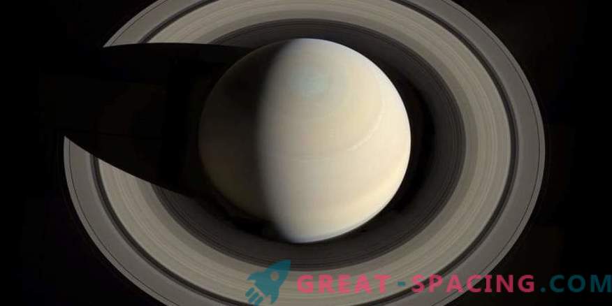 Saturnai yra sujungti, kad išgelbėtų Saturno žiedus