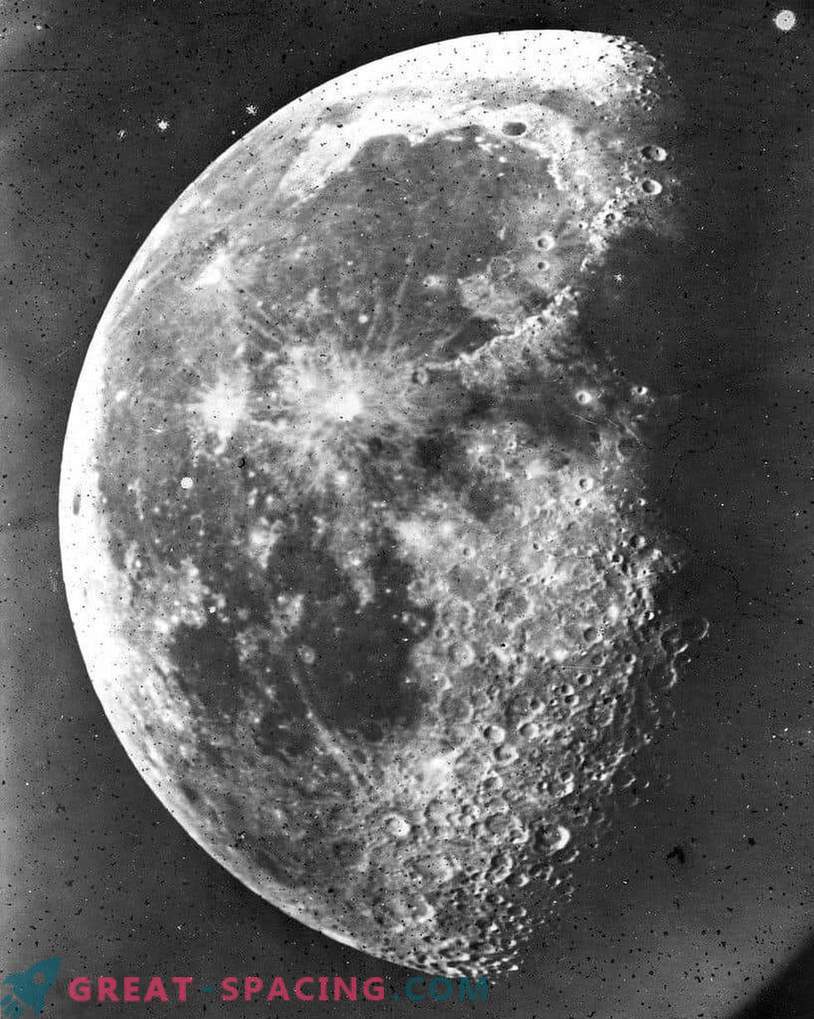 Kai pasirodė pirmoji mėnulio nuotrauka