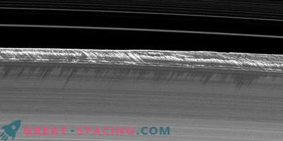 Сатурн B-прстен врвови