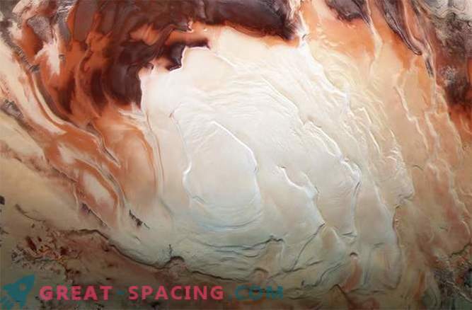 Kosmoso kapučino: skanūs garbanos Marso pietiniame polyje