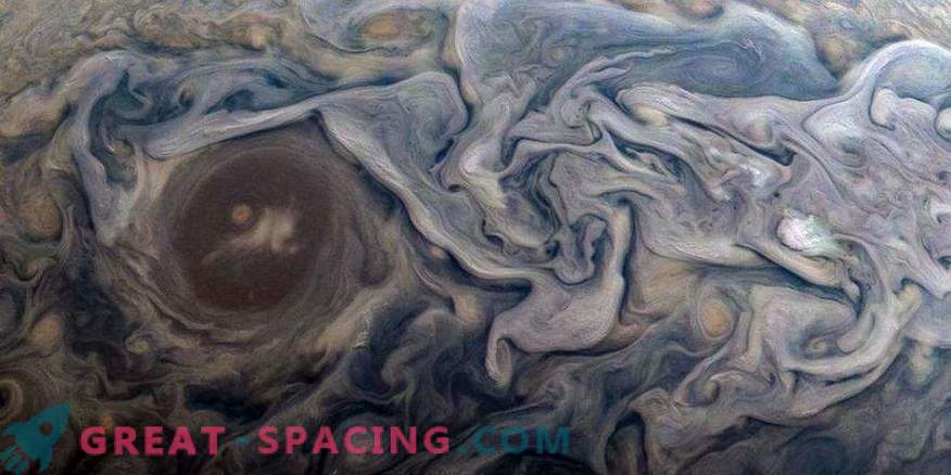 Nuostabūs Jupiterio marmuro debesys