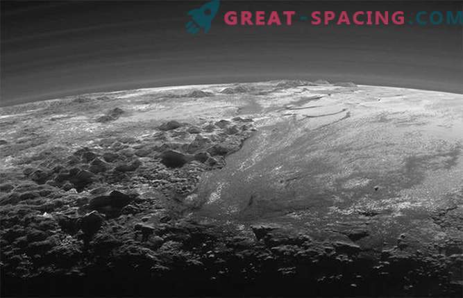 Erdvėlaivis „New Horizons“ atsiuntė rūko „Arkties“ Plutono nuotrauką