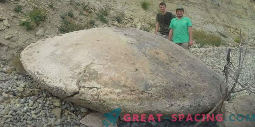 Akmens diskai skraidančioms lėkštėms. Ufologai ir mokslininkai teigia, kad Volgogrado regione randami radiniai