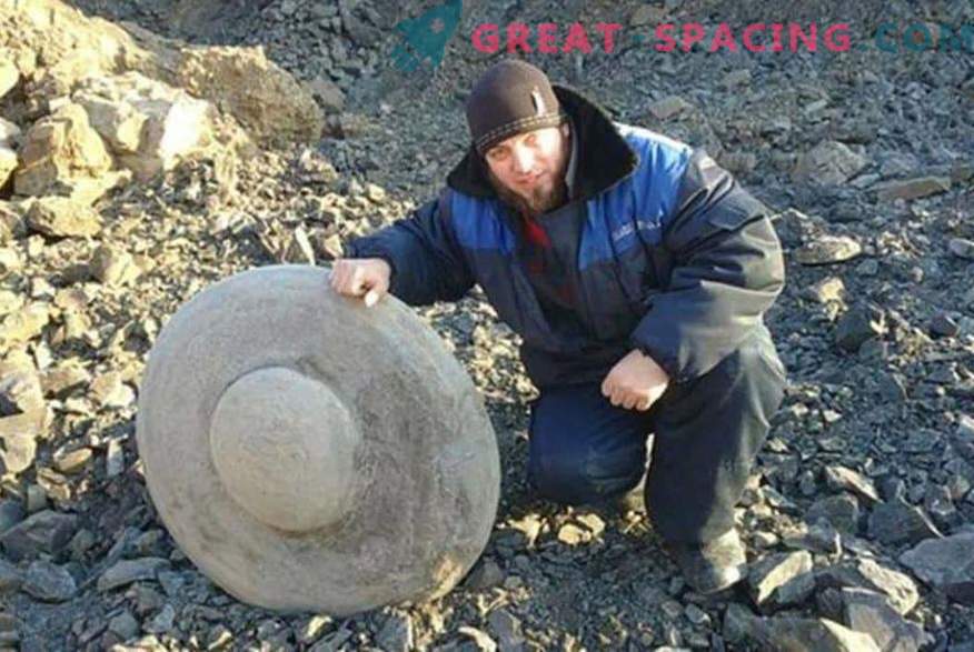 Akmens diskai skraidančioms lėkštėms. Ufologai ir mokslininkai teigia, kad Volgogrado regione randami radiniai
