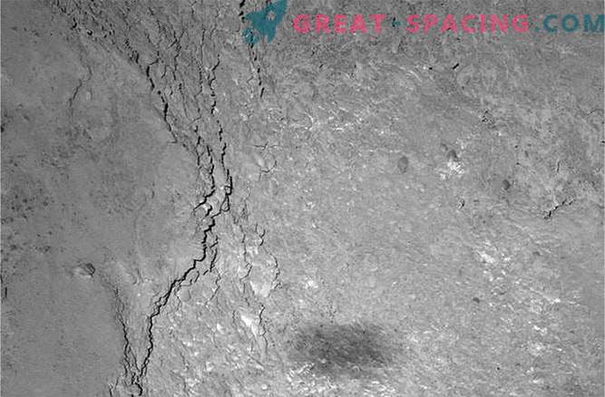 Rosetta užfiksuoja savo šešėlį ant kometos paviršiaus