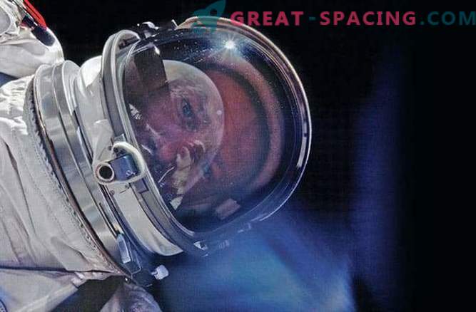 J. L. Pickering pristatė naują kosmoso nuotraukų knygą