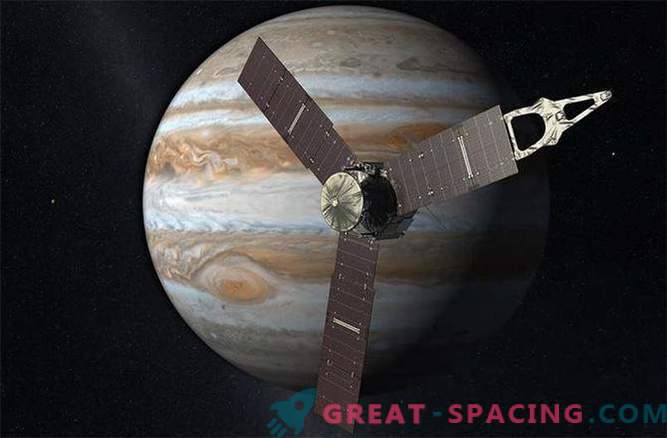 Yunona kosminė stotis nekontroliuojamai priartėja prie Jupiterio
