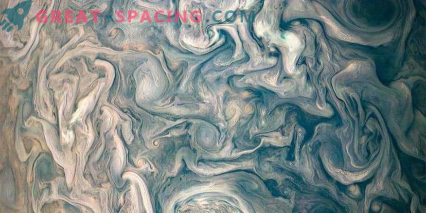 Nuotraukos erdvės: chaotiški Jupiterio debesys