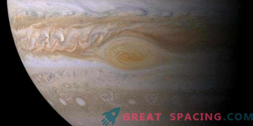 Jupiterio magnetinio lauko paslaptys. Kas yra jo keistumas ir kodėl jis skiriasi nuo žemės?
