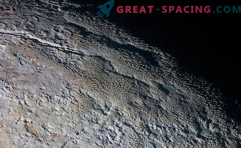 „Spiny Pluto“ užuomina apie ledo šuolius kitose pasaulio vietose