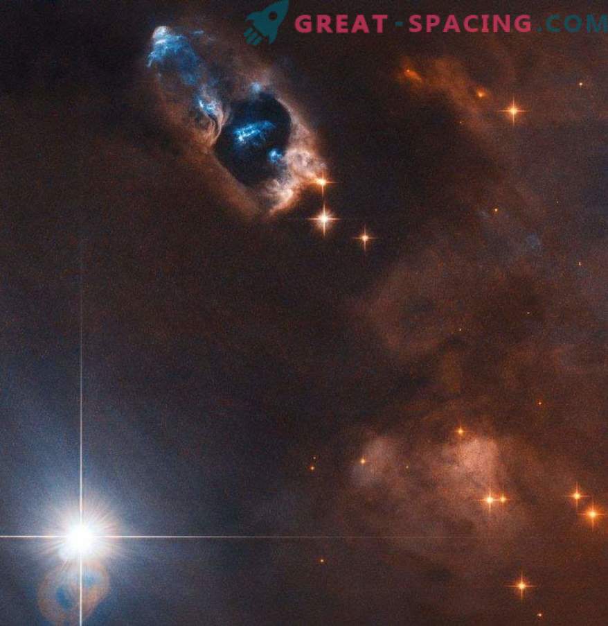 Hablo teleskopas užfiksuoja dujinius objektus šalia naujagimio žvaigždės