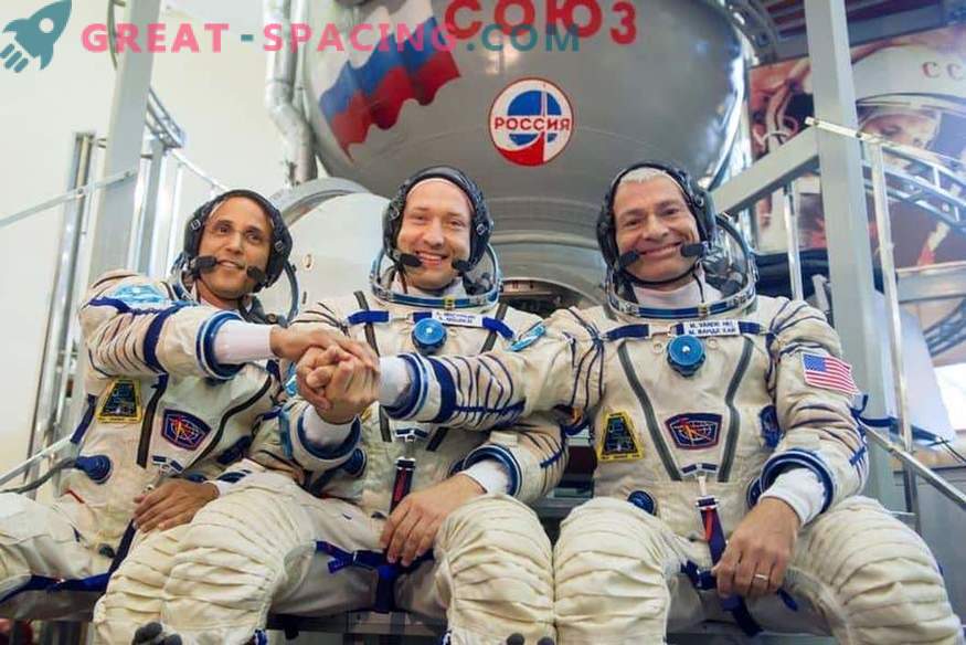 Trys kosmonautai atvyko į ISS 5 mėnesių misijai