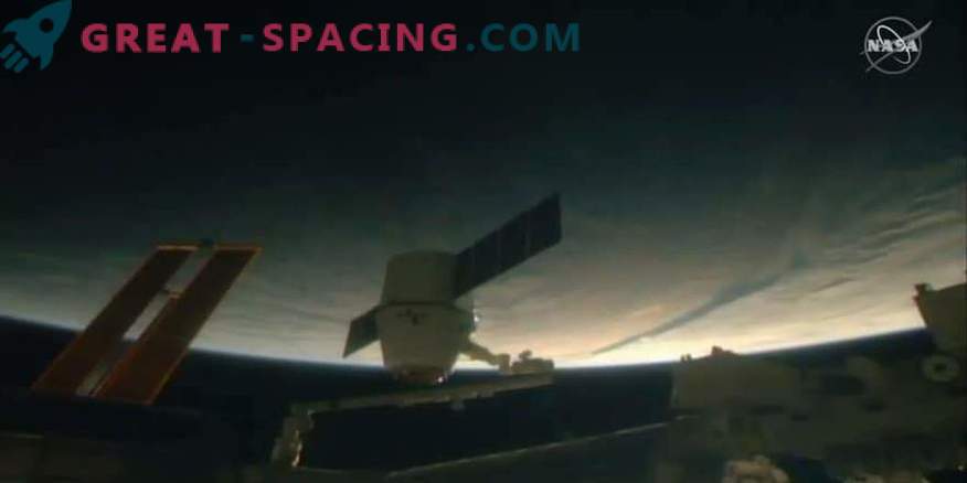 „SpaceX“ drakono kapsulė pristato ISS