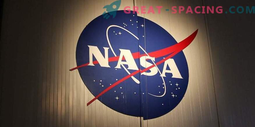 Pirmą kartą NASA pastatė moteris į rankas
