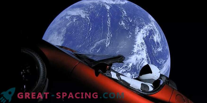 Ilon Musk planuoja statyti Marso bazę per dešimtmetį