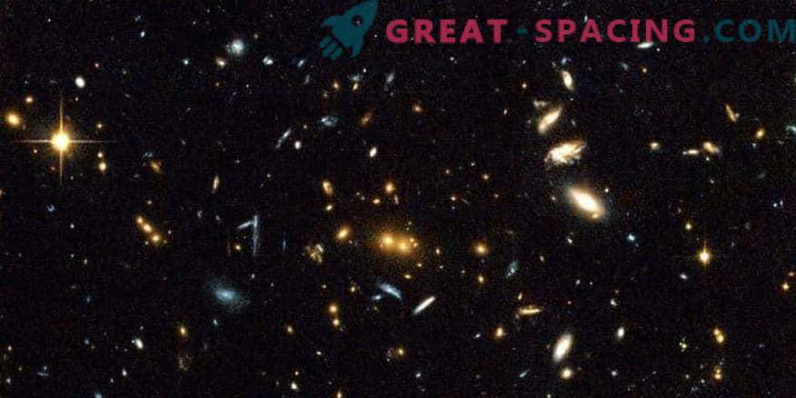 Nuostabūs galaktinių grupių susidūrimo rezultatai